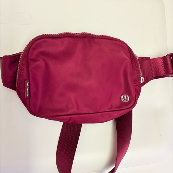 Lululemon wine burgundy  Belt Bag - Picture 1 of 3